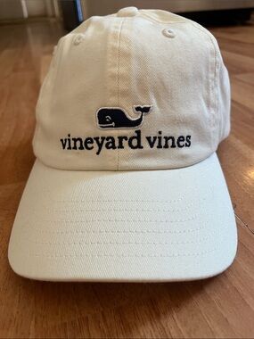 NEW Vineyard Vines Cream & Navy Kids Whale Logo Baseball Hat ⚓️